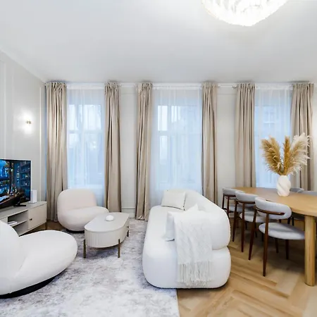 Spacious 2 Bedroom Apartment, アパート