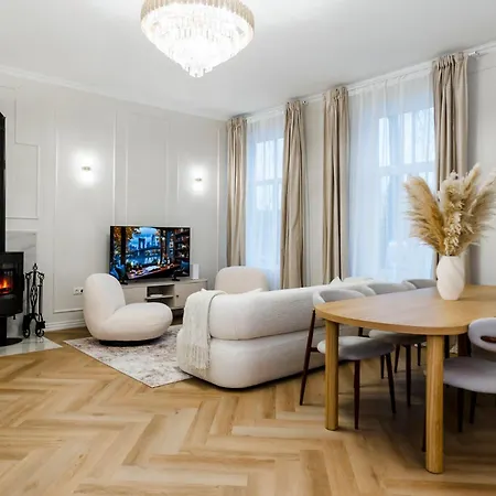 Spacious 2 Bedroom Apartment, アパート