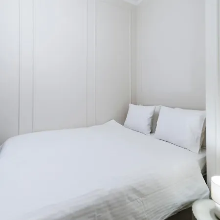 Spacious 2 Bedroom Apartment, リガ