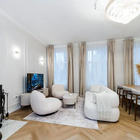 Spacious 2 Bedroom Apartment,