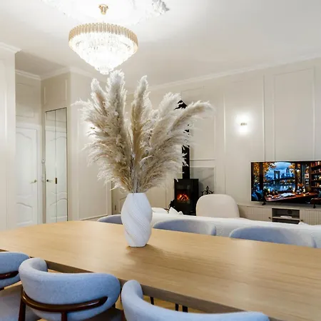 Spacious 2 Bedroom Apartment,