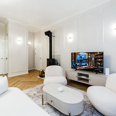 Spacious 2 Bedroom Apartment, アパート *